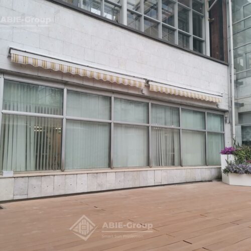 Фотографии выполненных работ компании «ABIE-GROUP» полукассетной маркизы GS-660 для банка России. ул.Свободы, 57к1, Москва.