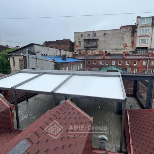 Фотографии алюминиевой двухскатной перголы со сдвижным тентом и вертикальными zip-маркизами. г.Владивосток, Приморский край.